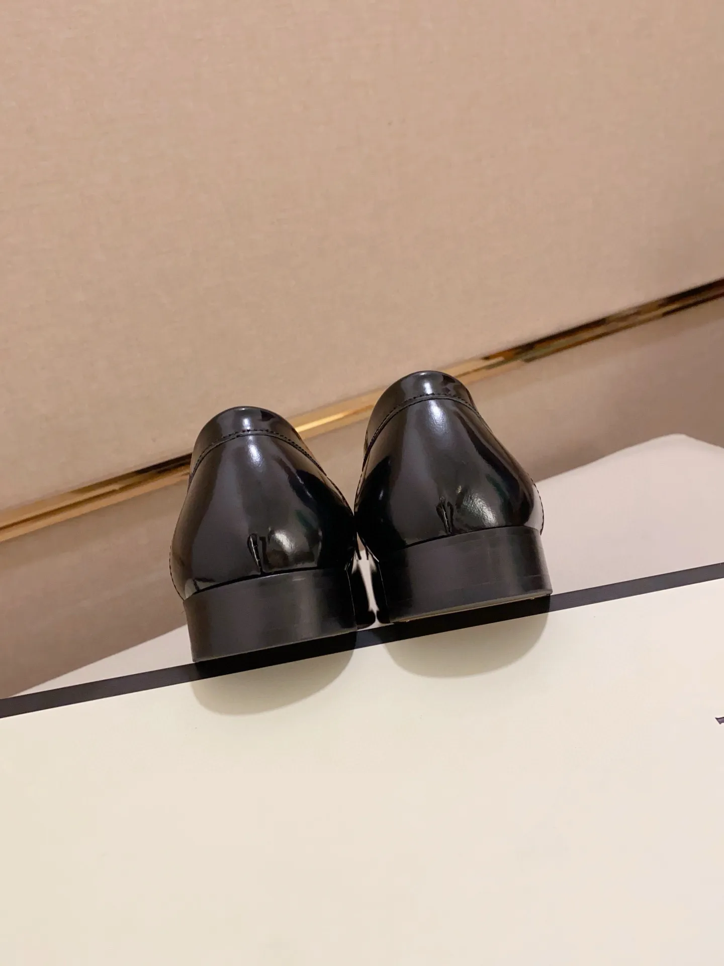 Men's shoes 💰: 520💰 (GUCCI) new series ss hot new products 💢 💠 Casual leather shoes 👞, first layer of cowhide, upper hardware buckles and logo on the sides of the shoe, brand logo on the insole and sole 💠 💎Upper: 100% cowhide 💎Inner: cowhide/100% 💎Feet: cowhide/100% 💎Sole: rubber/100% 💎SIZE: 38 39 40 41 42 43 44 Can be customized 45